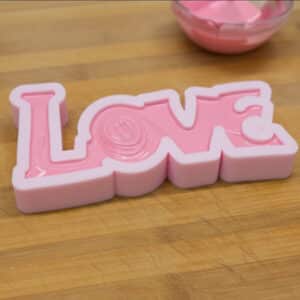 תבנית סיליקון LOVE עומד 14/6 ס"מ